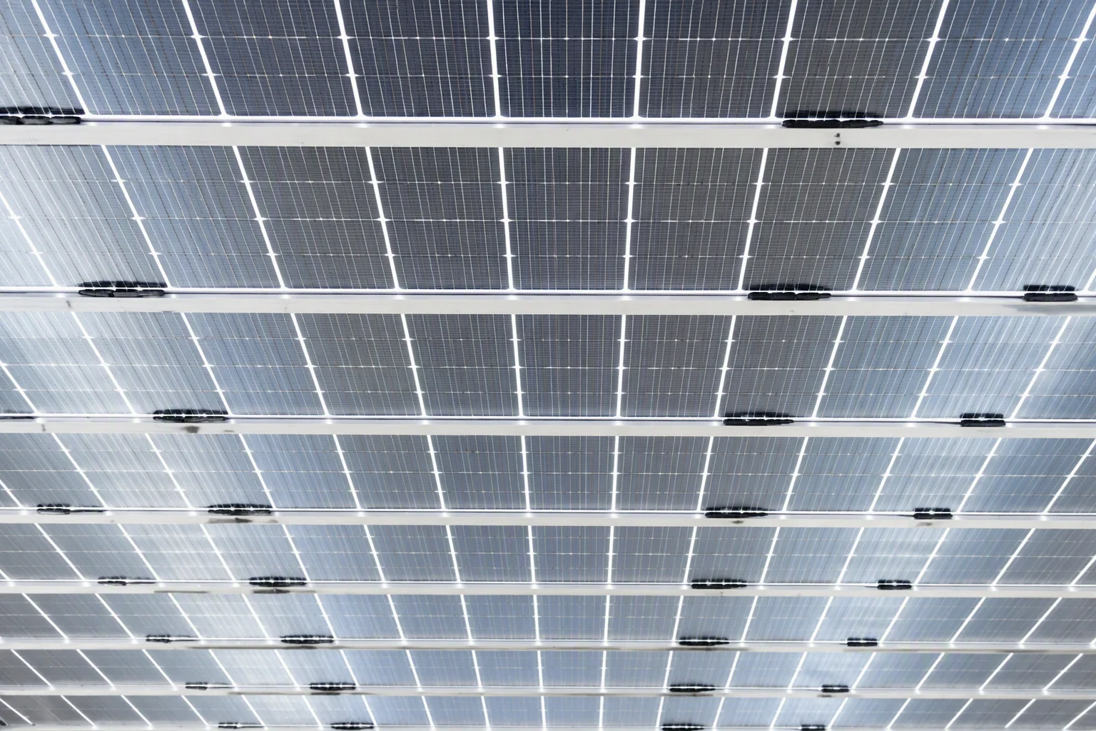 Glass-glass bifacial module above a white membrane roof